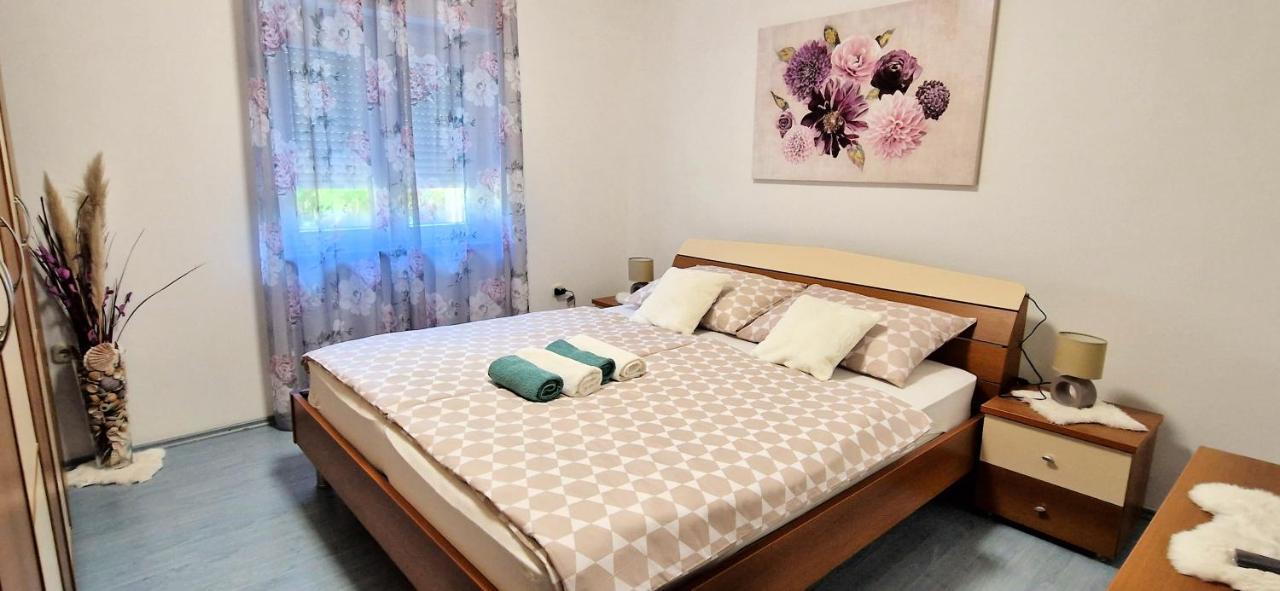 Apartments Pinezic Skrbcici ภายนอก รูปภาพ