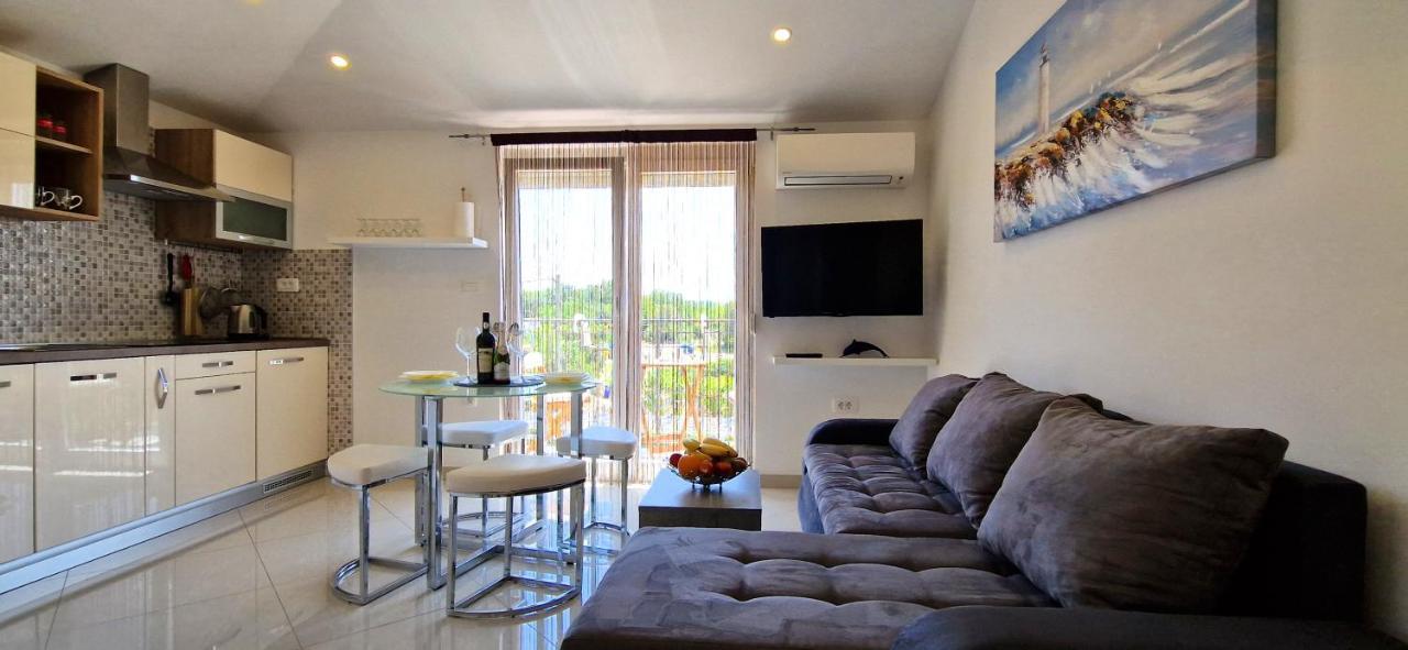 Apartments Pinezic Skrbcici ภายนอก รูปภาพ