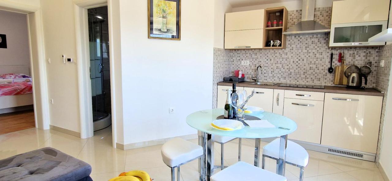 Apartments Pinezic Skrbcici ภายนอก รูปภาพ