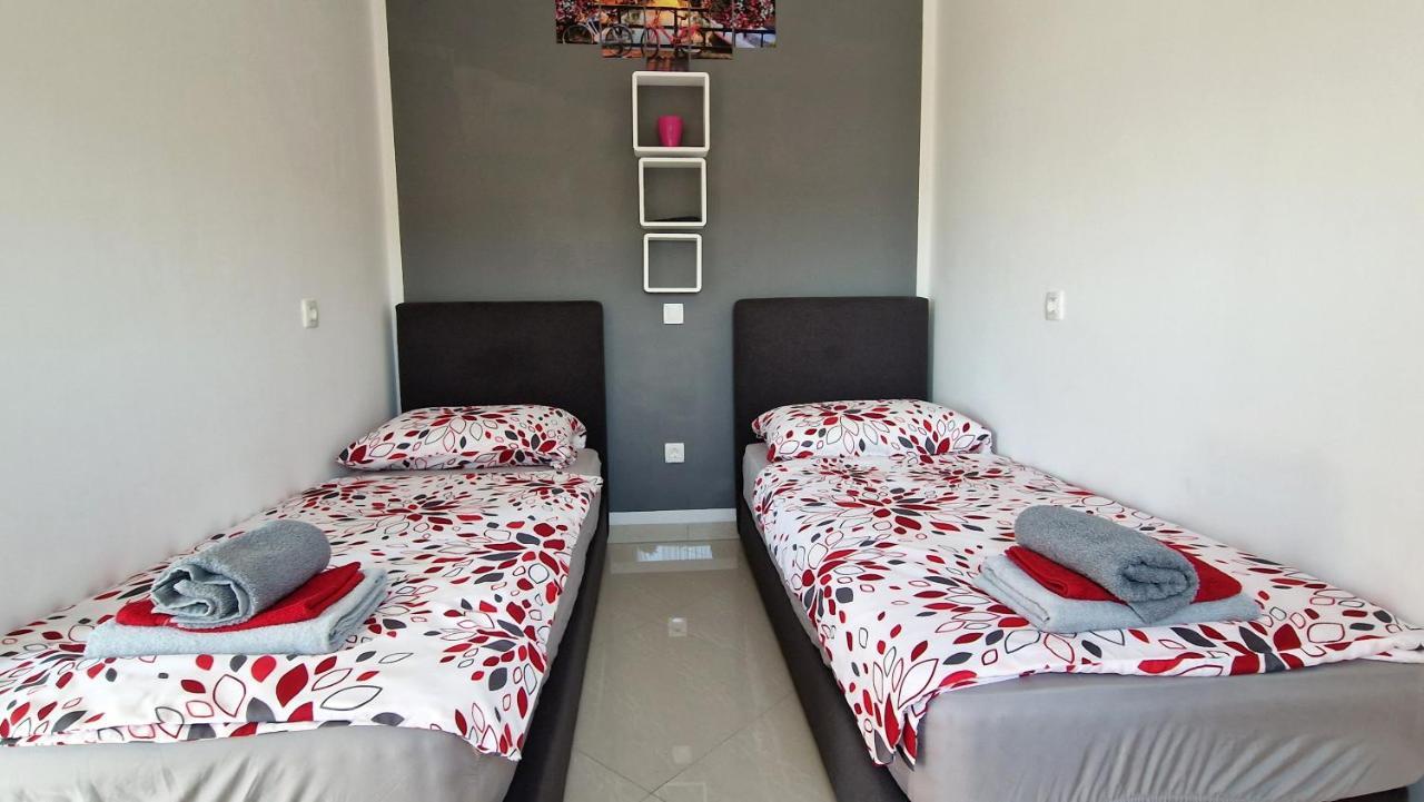 Apartments Pinezic Skrbcici ภายนอก รูปภาพ